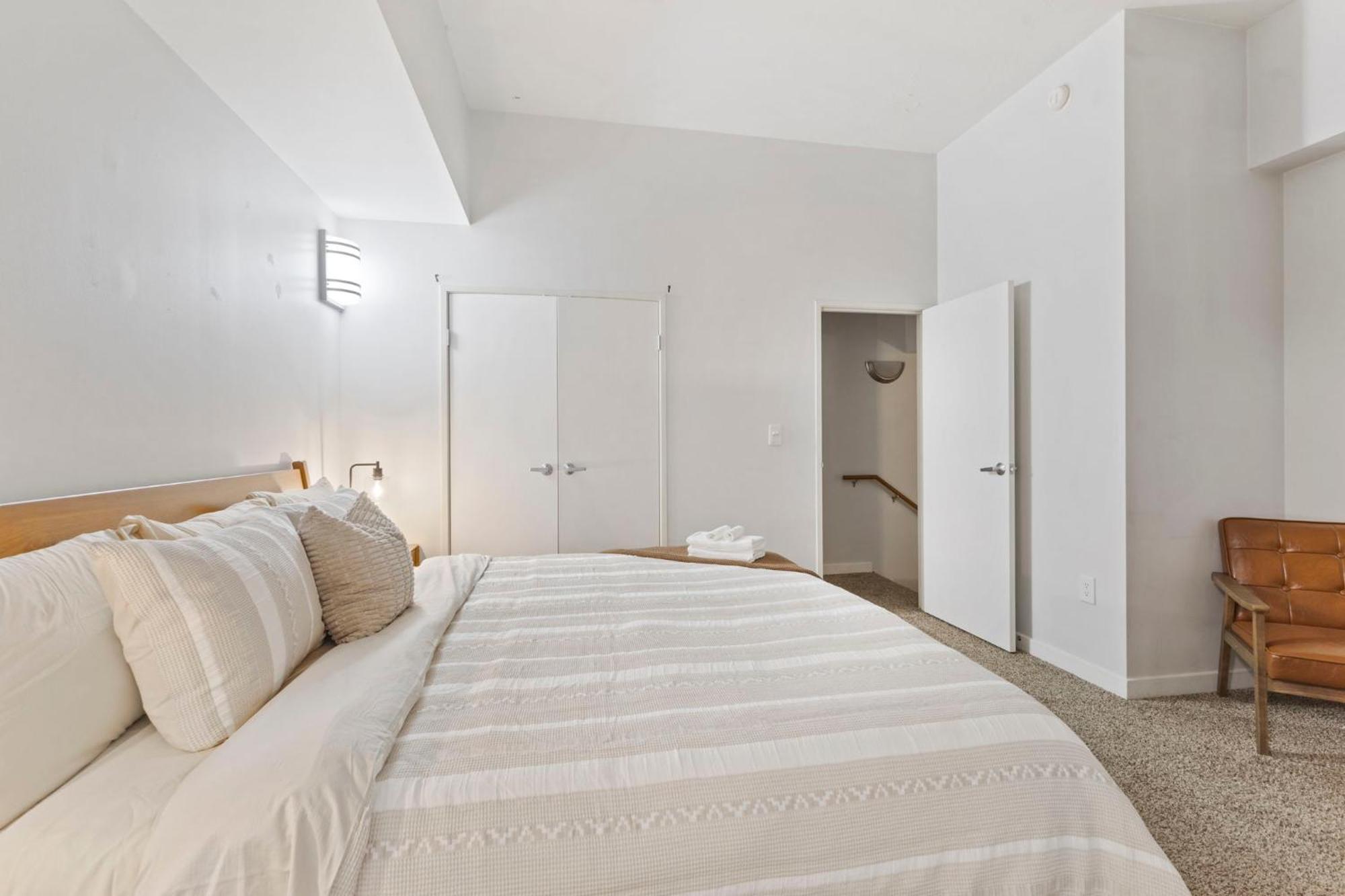인디애나폴리스 Indy Loft - Monument Circle - Sleeps 7 - Convention Walkable 아파트 외부 사진
